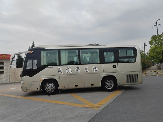 De gebruikte Passagier traint 8 Meters Hand van Transmissie Jonge Tong Bus ZK6816 Zeldzame Motor 32 ZetelsAirconditioner