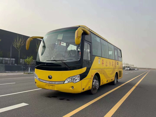 De gebruikte Motor traint van de de Passagiersdeur van Singl van het 35 Zetels 2015 Jaar Bus Over lange afstand ZK 6808 van Youngtong de Vervoer Gebruikte