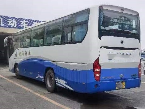 De gebruikte Luxe vervoert 47 Zetels 2 Passagiersdeuren 11 Meters Lange Zeldzame Motora/c tweede Hand Jong Tong Bus ZK6117 per bus