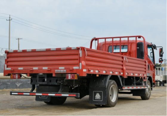 Gebruikt van de de Ladingsvrachtwagen van Sinotruck Howo van Brandstofvrachtwagens de Ladingsgewicht 8-10 Ton 4×2-van de Aandrijvingswijze de Rechtse Aandrijvings