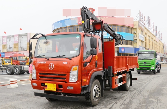 Kraan Truck gemonteerd Lift Gewicht 4 ton Dayun 4 * 2 Single en Half Cab Grabbing Wood 200hp