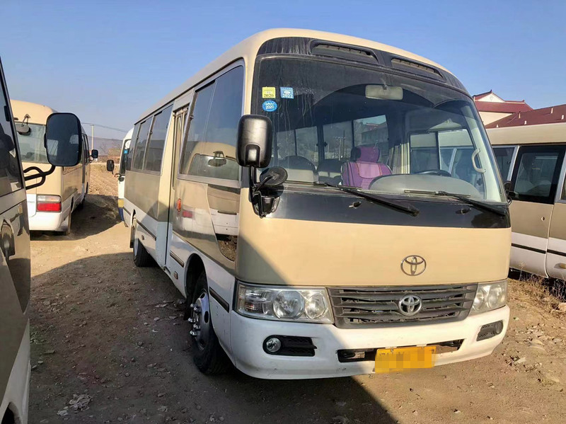 26 Zetels Gebruikte TOYOTA-Onderlegger voor glazen Mini Bus Passenger Tourism Bus met Elektrische Deur