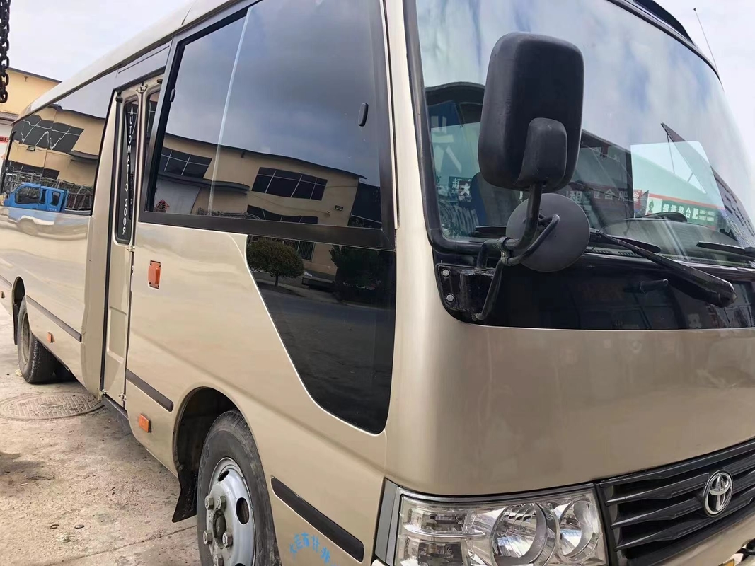 Verlaten de Passagiersdeur 23 van Toyota Mini Used Coaster Bus With Zetels1hz Dieselmotor