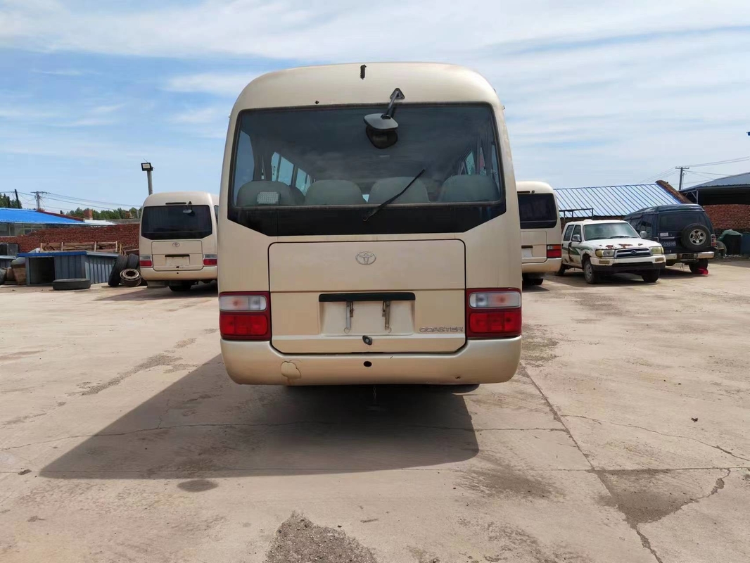 2017 Jaar 29 Zetels Gebruikte Toyota-Onderlegger voor glazenbus met Diesel 1Hz Motor met het Vouwen van Deur