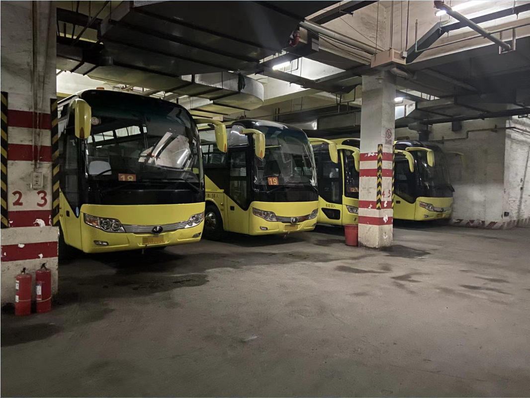 RHD/LHD Beide Beschikbare Gebruikte Yutong-Bussen 3+2 zet Lay-outdiesel 60 Zetelsyutong Bus
