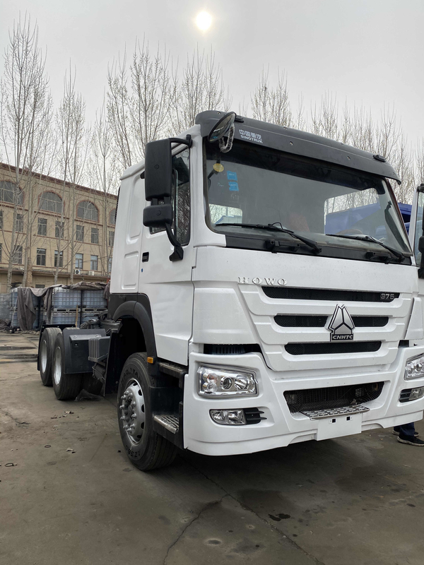 Op zwaar werk berekende Gebruikte de Tractorvrachtwagen van Sinotruck Howo met Weichai-Motor371hp Nieuwe Verf
