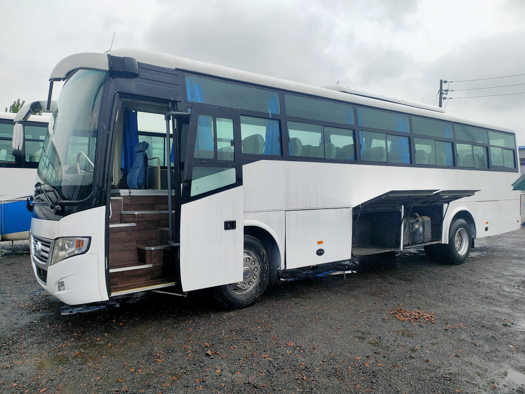 De rechtse Aandrijving Yutong gebruikte van de Cabinesilding van de Buszk6112d het Grote Bagage Venster 2+2layout 53seats