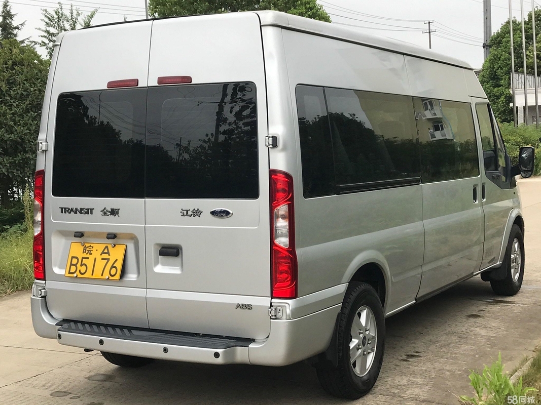2015 Jaar 15 Zetels Gebruikte Ford Buses Mini Bus Diesel-Motor met Luxe Seat