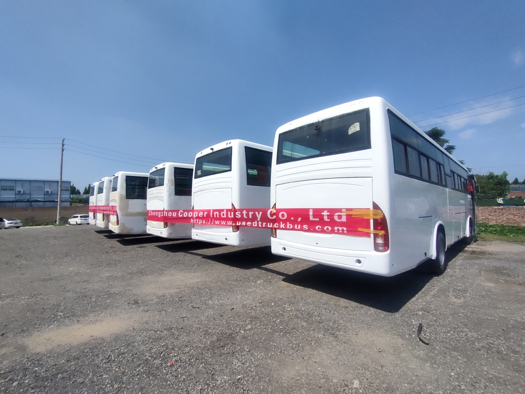 De rechtse Bus Zk6116d F11 van Aandrijvingsyutong gebruikte het Venster van de Deurensilding van Front Engine Bus 53seats Twee