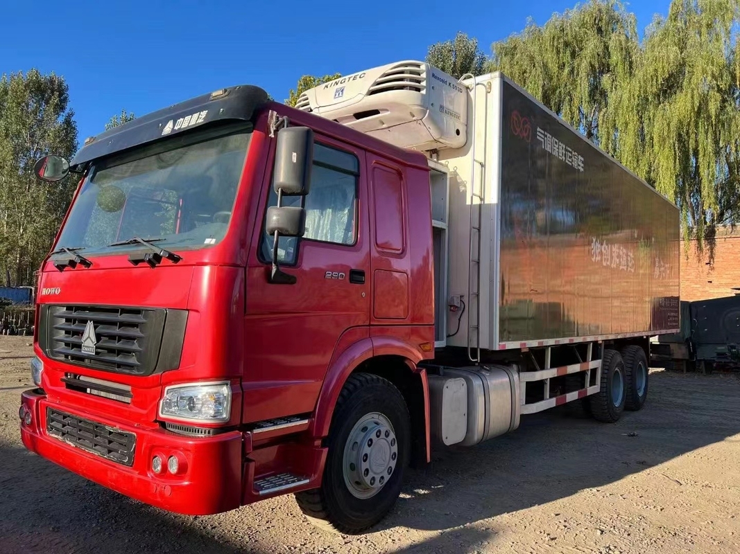 Van de de Wielen de 6*4 Gebruikte Ijskast van HOWO 10 Vrachtwagen van de de Vrachtwagendiepvriezer Gekoelde Container voor Verkoop