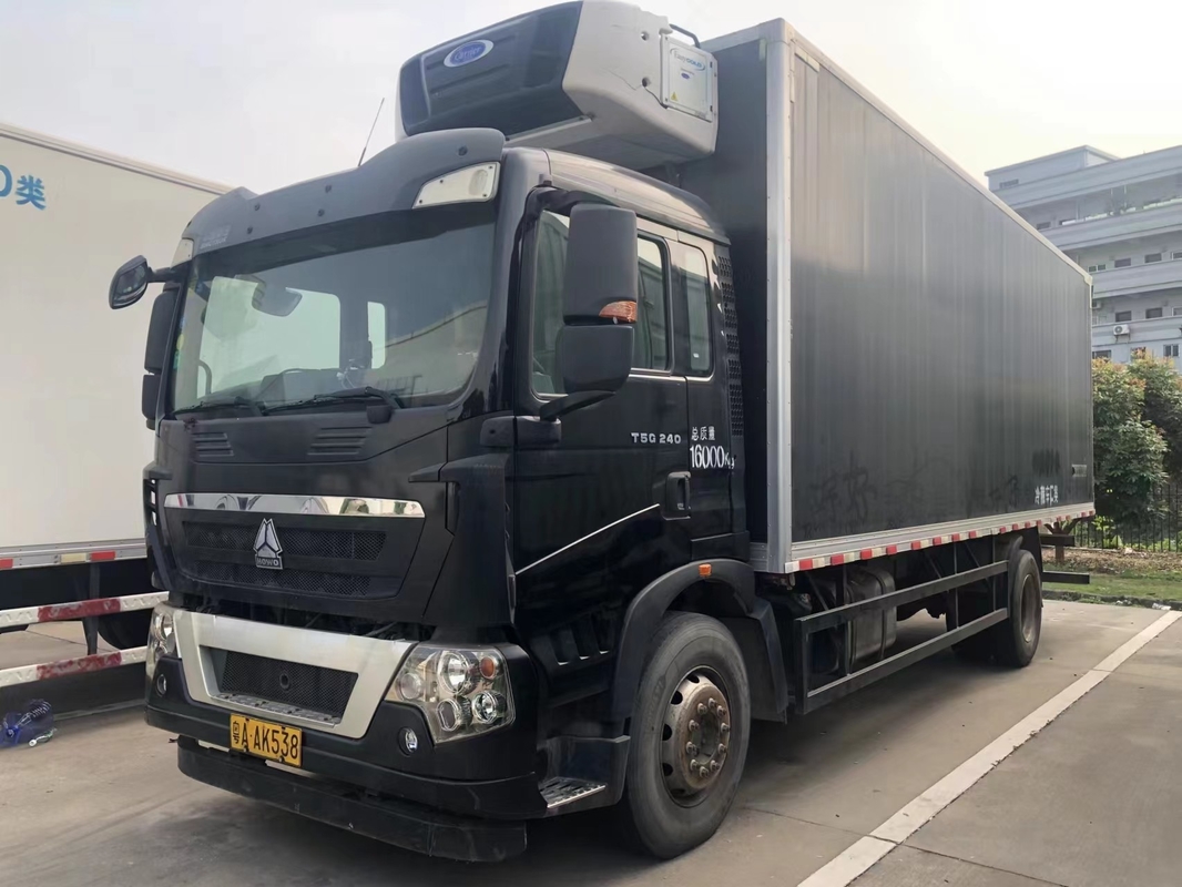 Van de de Wielen de 6*4 Gebruikte Ijskast van HOWO 10 Vrachtwagen van de de Vrachtwagendiepvriezer Gekoelde Container voor Verkoop