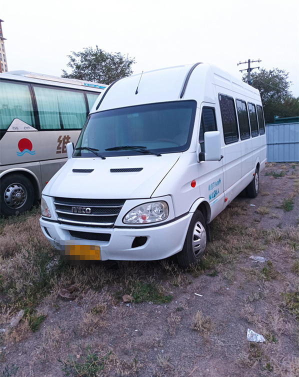 2017 jaar 23 Seater Iveco gebruikte bus met lederen stoel airconditioning in goede staat