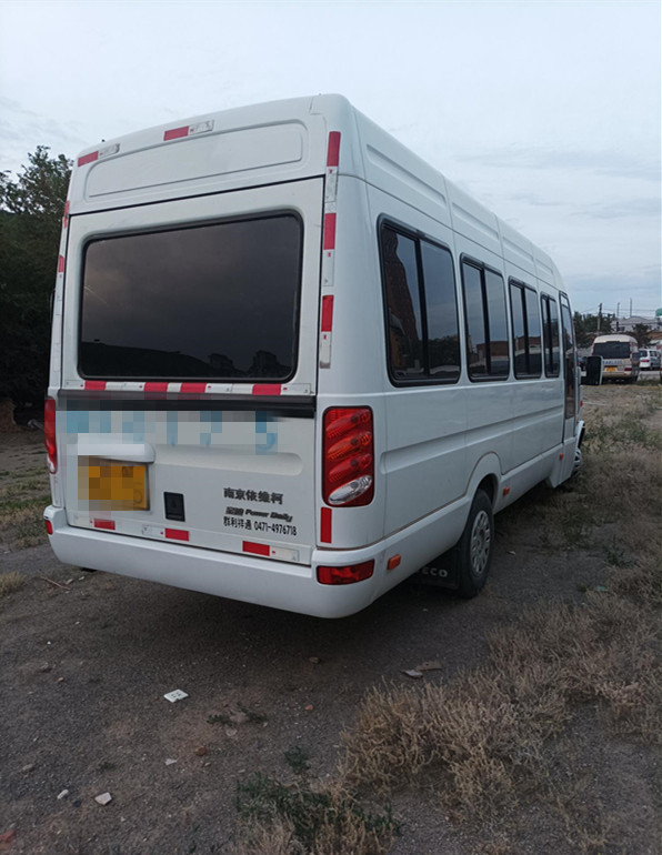 2017 jaar 23 Seater Iveco gebruikte bus met lederen stoel airconditioning in goede staat