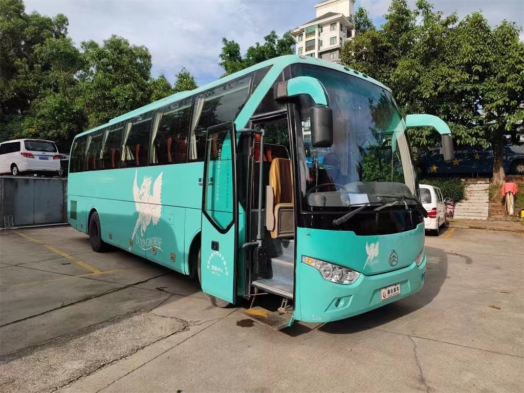 2015 Jaar 49 Seater Gebruikt Golden Dragon Bus XML6113 Tweedehands Coach LHD Met Luxe Binnenkant