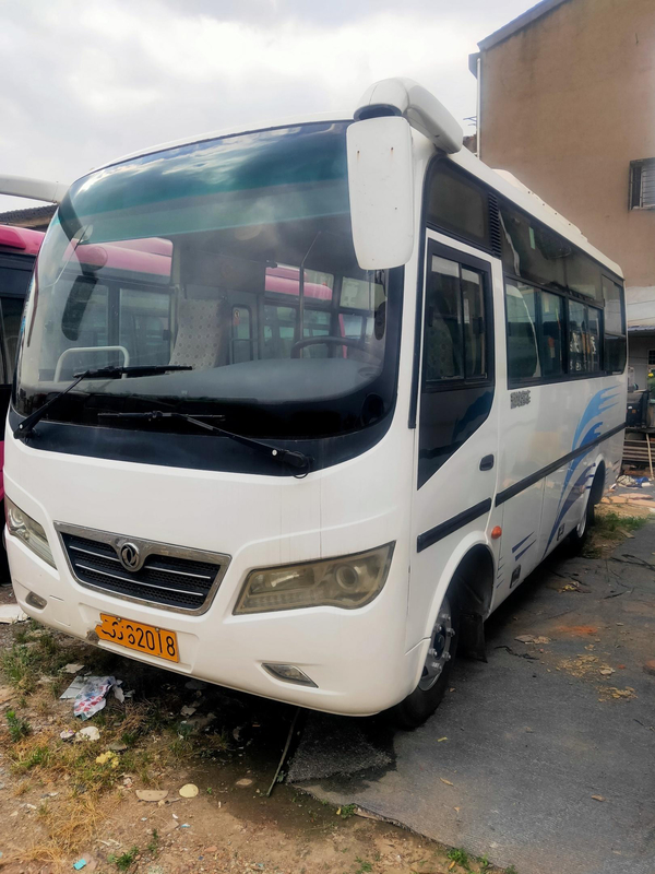 Dongfeng 19 de Zetels Gebruikte Bus van de Tweede Hand Euro 3 RHD Lhd Stad van de Passagiersbus