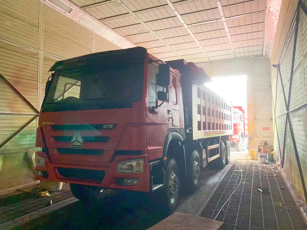 De gebruikte Commerciële Vrachtwagen van de Vrachtwagenshowo Stortplaats 8*4 die net 371hp-Vrachtwagenlichaam 7.3*2.45*1.5m sturen