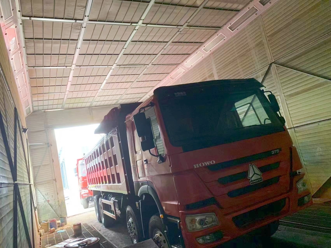 De gebruikte Commerciële Vrachtwagen van de Vrachtwagenshowo Stortplaats 8*4 die net 371hp-Vrachtwagenlichaam 7.3*2.45*1.5m sturen