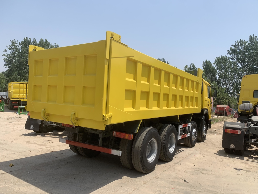 De gebruikte van Diesel van het de aandrijvingshowo Merk Vrachtwagens Nieuwe Tipper Truck 8*4 Rechtse Chineesvrachtwagen 371-375-420hp