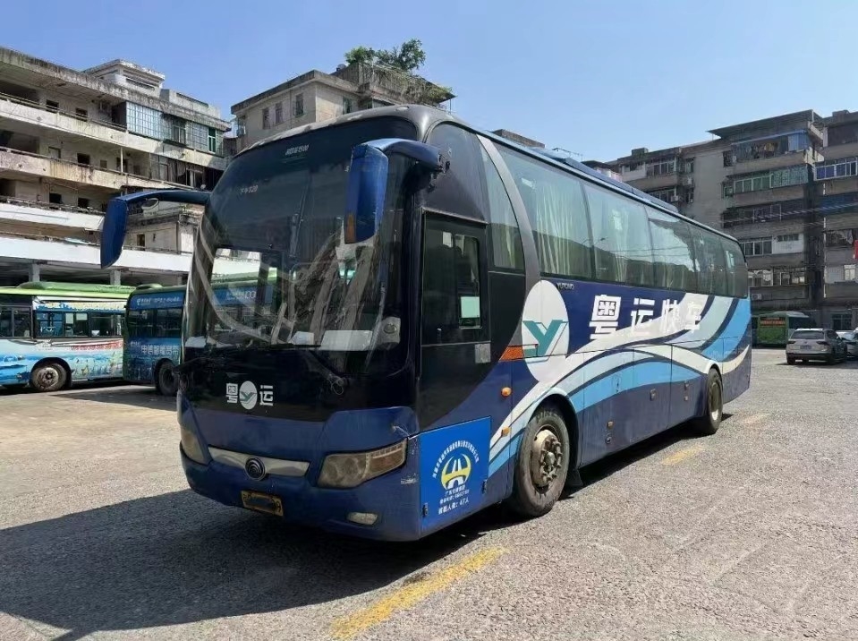 De gebruikte Pendelbus Yutong ZK6110 gebruikte Achter de Motorbus twee van de kerkbus 49-51seater deuren