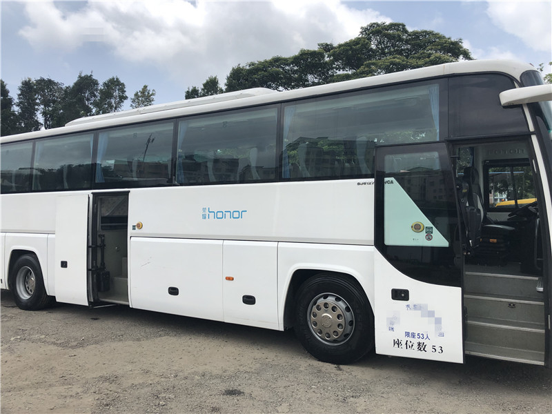 Luxebus Bus 53 van de Diesel van Zetelsrhd Lhd Euro 3 de Passagiersbus Over lange afstand Binnenstadsbus voor Verkoop