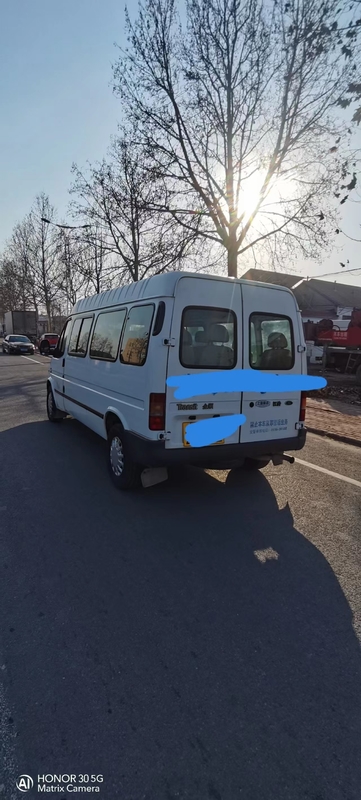De gebruikte Transmissie Mini Bus 15 van Ford Hiace Mini Bus Manual van Mini Vans 2015 Jaar Gebruikte Seater