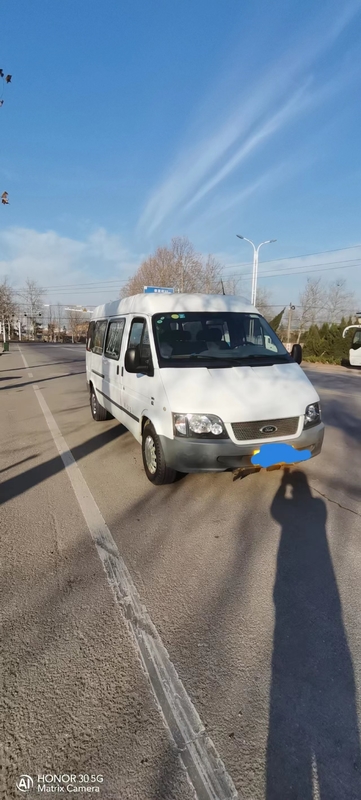 De gebruikte Transmissie Mini Bus 15 van Ford Hiace Mini Bus Manual van Mini Vans 2015 Jaar Gebruikte Seater