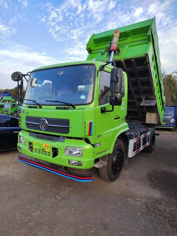 De linker Gebruikte het Merk4x2 Kipwagen van Dongfeng van de Stortplaatsvrachtwagen gebruikte de Lichte Vrachtwagens van de Plichtsstortplaats