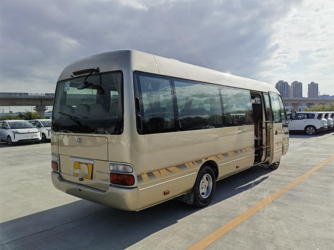 Het Toyota Gebruikte Japan Gebruikte Handtoestel van de Onderlegger voor glazenbus 2010 Jaar Luxueus met 20 Zetels