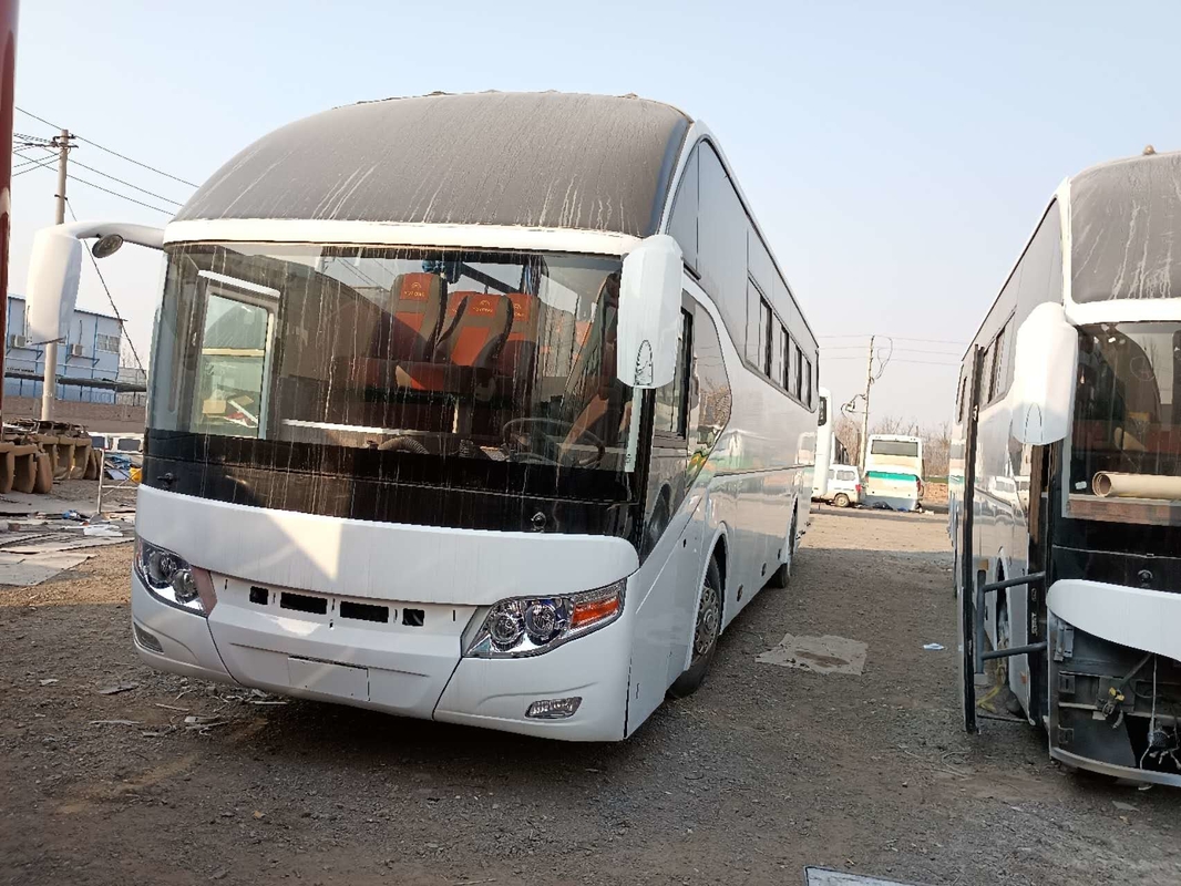 De luchthavenpendel vervoert 55 Zetels Gebruikte van de BusBus 2016 van Yutong ZK6127 Gebruikte Bussen van de het Jaarluchthaven per bus