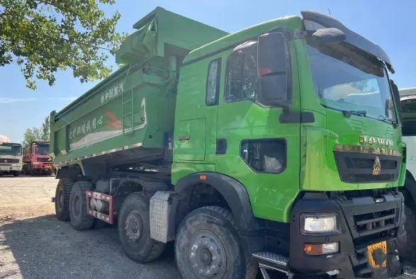 Van de de Vrachtwagenhowo gebruikte de Chineesstortplaats van de tweede Handkipwagen Wijze van de de Vrachtwagen8×4 Aandrijving Dieselmotorvrachtwagen