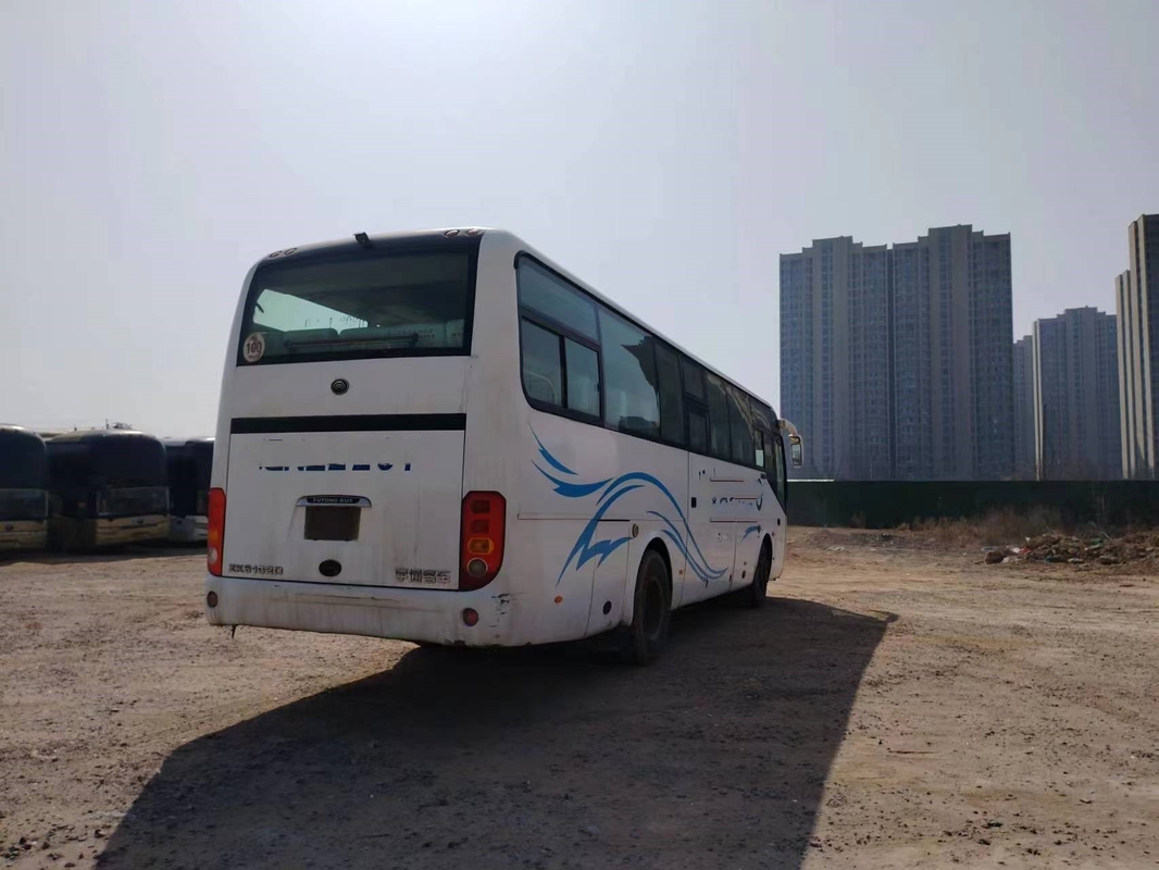 De tweede Hand Microbus 43 Zetels verdubbelt de Buszk6102d Yuchai Motor van Deuren Witte Kleur Gebruikte Yutong