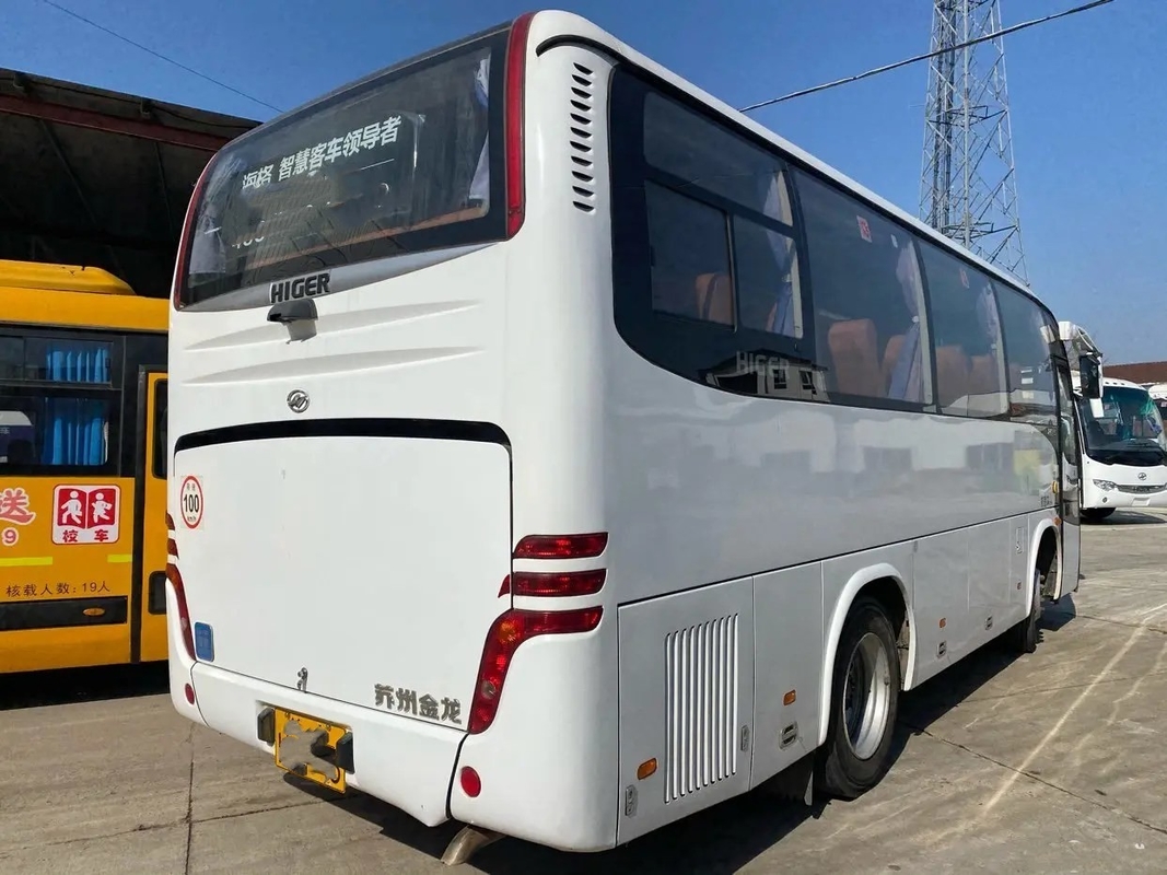 De gebruikte Luxe vervoert van de BusBus KLQ6796 Yuchai van de 32 Zetels Tweede Hand Hogere de Motor Witte Kleur per bus