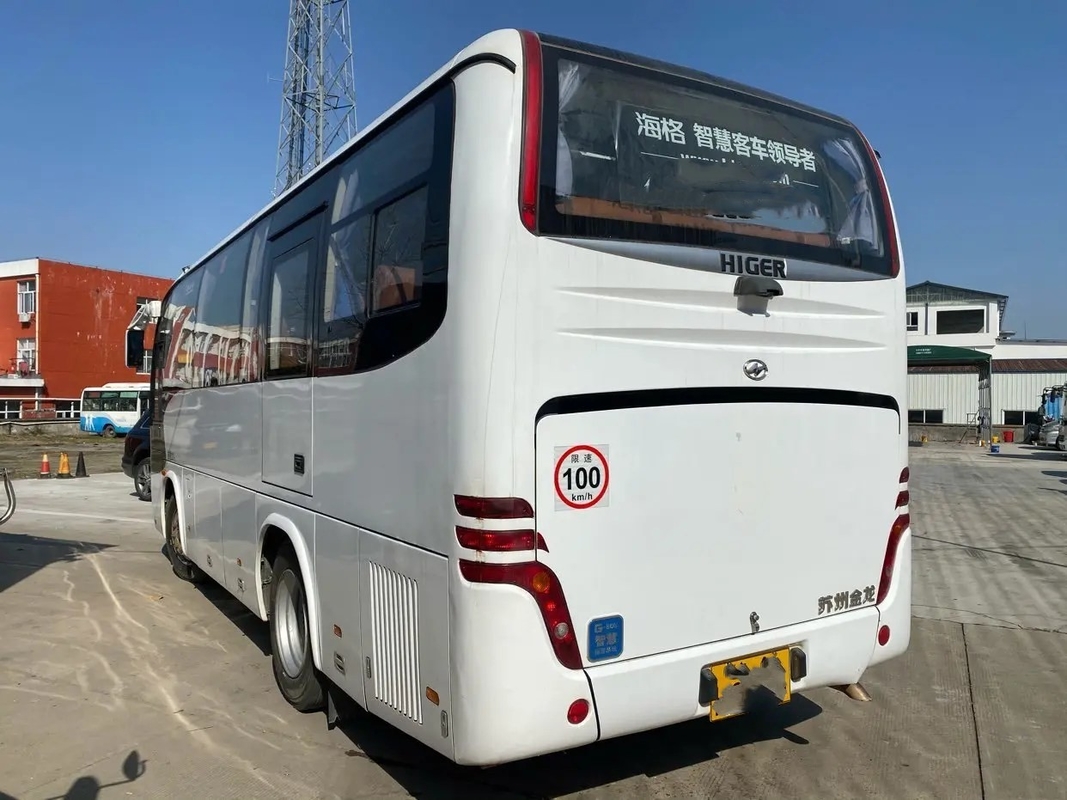 De gebruikte Luxe vervoert van de BusBus KLQ6796 Yuchai van de 32 Zetels Tweede Hand Hogere de Motor Witte Kleur per bus