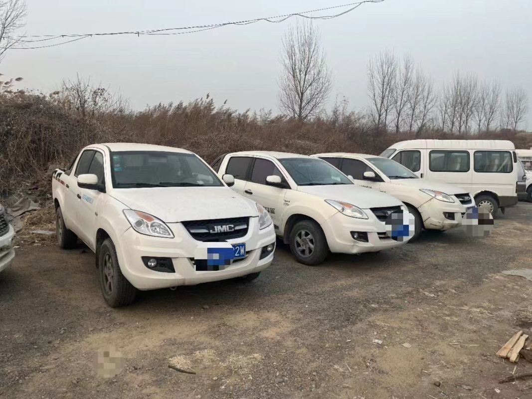 Gebruikte Dubbele Plaatsing 4 van Olievrachtwagens van de de Motor4×2 Aandrijving van de Deurenolie Bestelwagen van de de Wijze de Handtransmissie JMC
