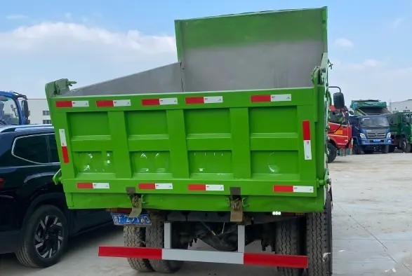 Van de de Vrachtwagen150hp 4×2 de Groene Kleur SHACMAN SX3310 van de mijnbouwstortplaats Snelle Versnellingsbak Geschatte Lading 15.37t