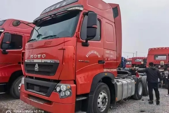 2de Handaanhangwagens 3 van de de Wijze460hp HOWO Tractor van de Zetels6×4 Aandrijving de Aanhangwagen Rode Kleur 10 Banden