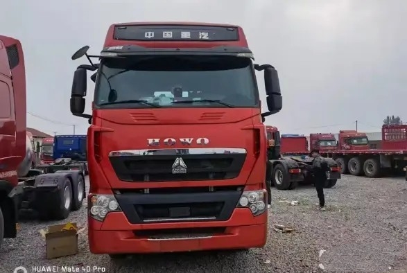 2de Handaanhangwagens 3 van de de Wijze460hp HOWO Tractor van de Zetels6×4 Aandrijving de Aanhangwagen Rode Kleur 10 Banden