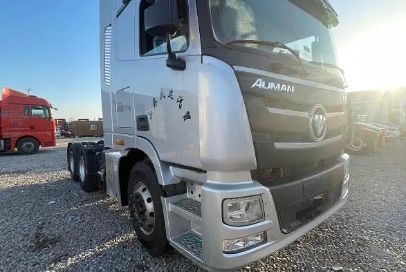 Tweede Gebruikt Foton BJ4259 de Tractorhoofd van Werktuigaanhangwagens 6X4 460hp Max Trailer Mass 40t