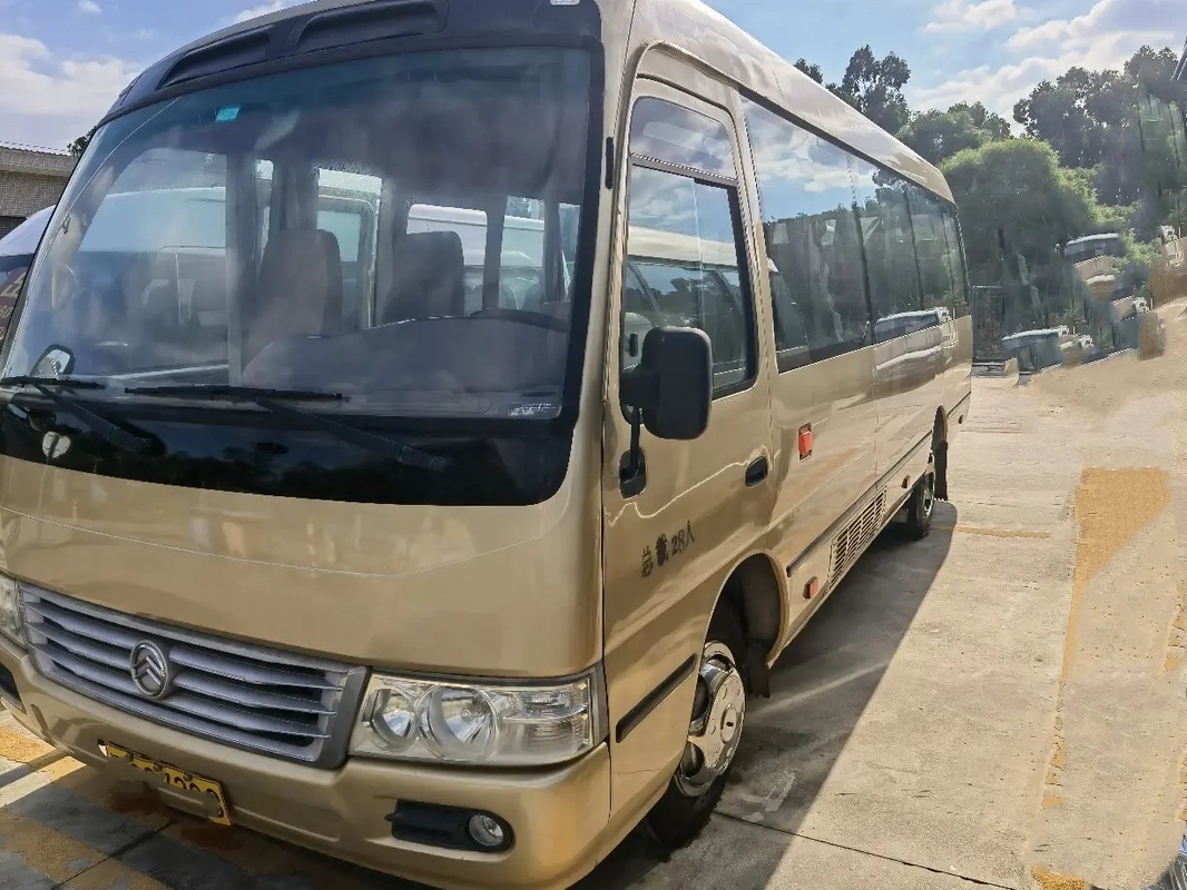 Gebruikte Commerciële Bus Front Engine 28 de Slingerende Deur Gouden Dragon Bus XML6729 van Zetelsecternal