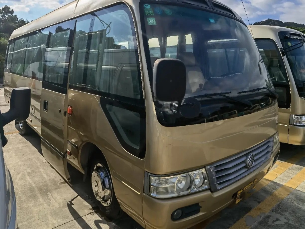 Gebruikte Commerciële Bus Front Engine 28 de Slingerende Deur Gouden Dragon Bus XML6729 van Zetelsecternal