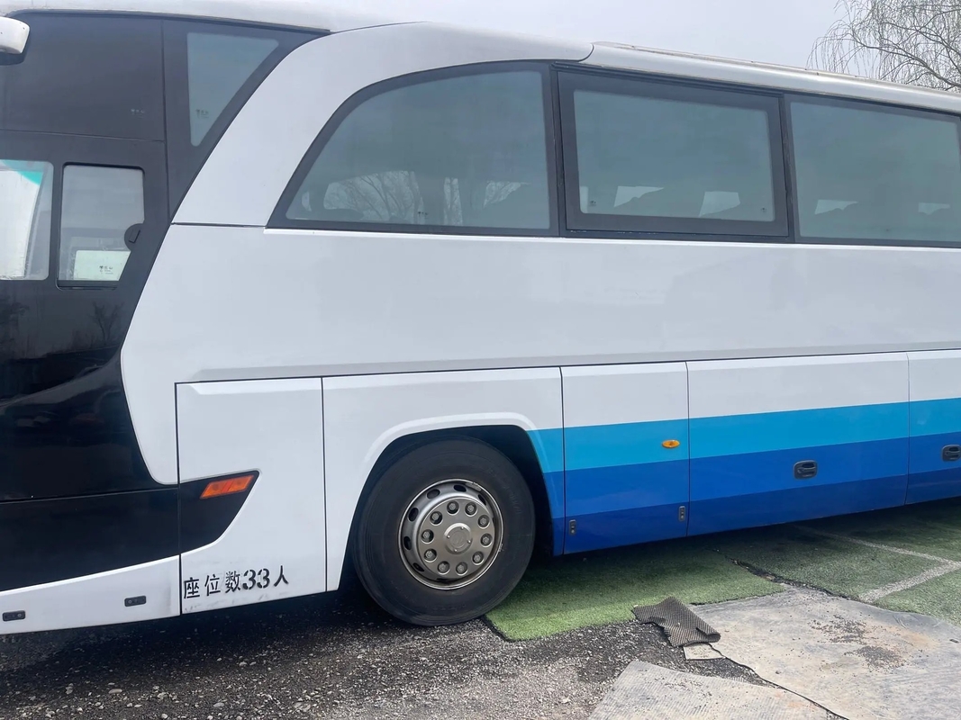 De gebruikte Luxe vervoert de Zetels die van 12meters per bus 33 de Motor Tweede Hand Foton BJ6120 verzegelen van Vensteryuchai