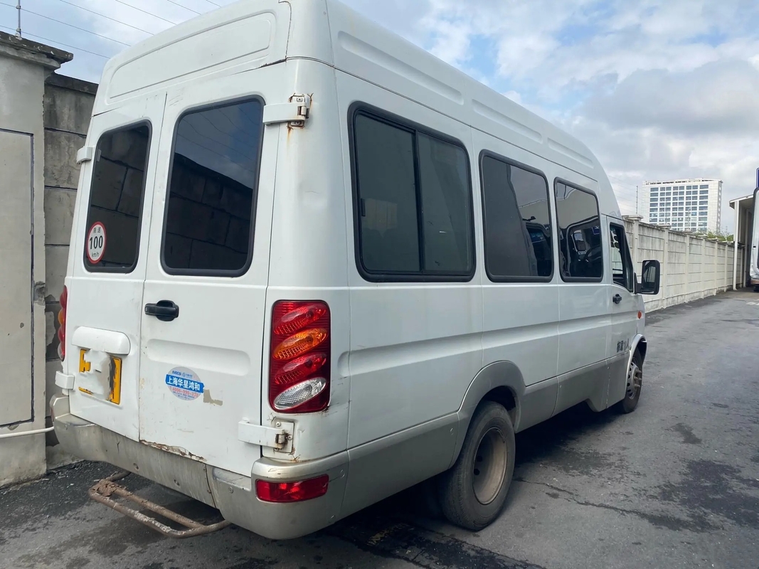 De tweede Hand Mini Van Front Engine 11 Hoge Dak 140hp van Zetels het Achterdeuren a/c gebruikte IVECO-Minibus NJ6604