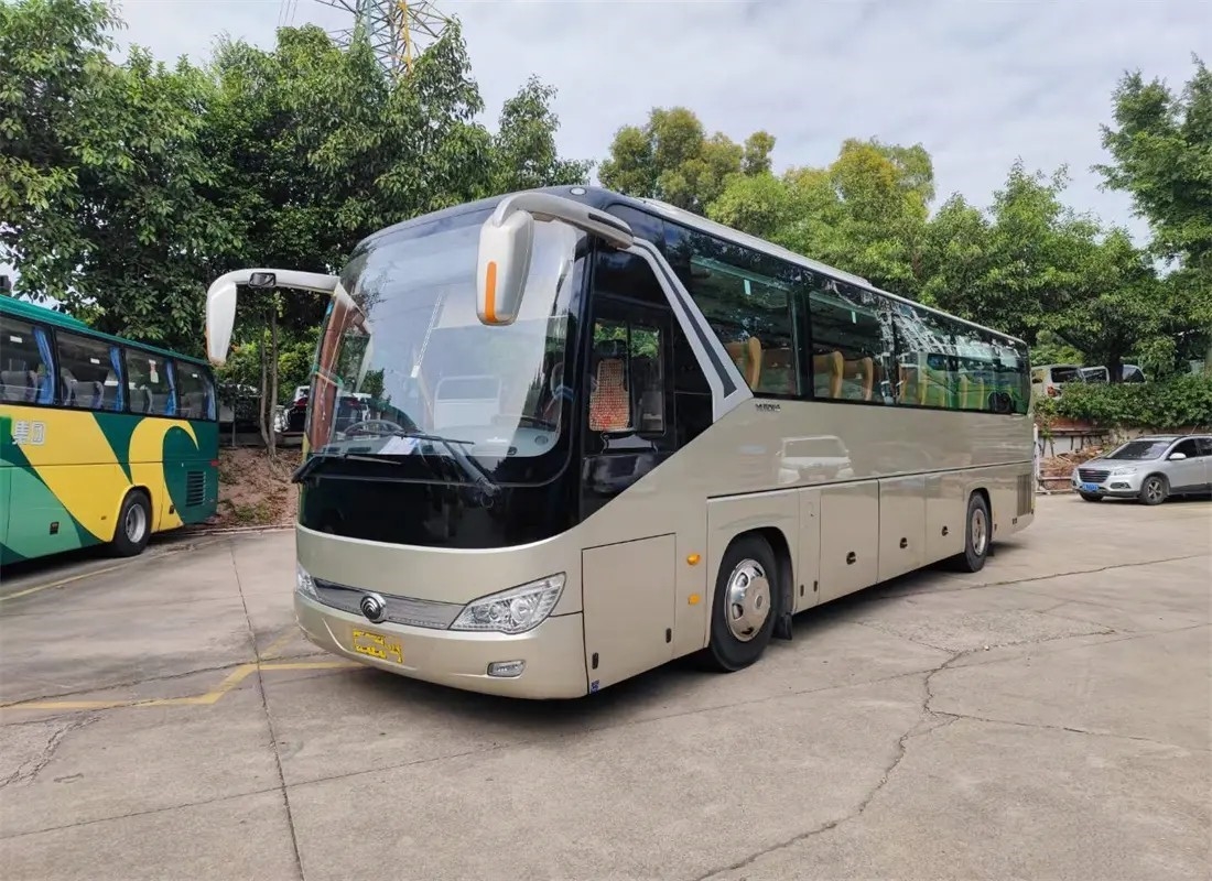 Bussen Dubbele Deuren over lange afstand 46 Zetels 11 Meters Luxebinnenhuisarchitectuur Gebruikt Jong Tong Bus ZK6119