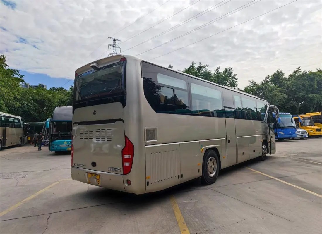 Bussen Dubbele Deuren over lange afstand 46 Zetels 11 Meters Luxebinnenhuisarchitectuur Gebruikt Jong Tong Bus ZK6119