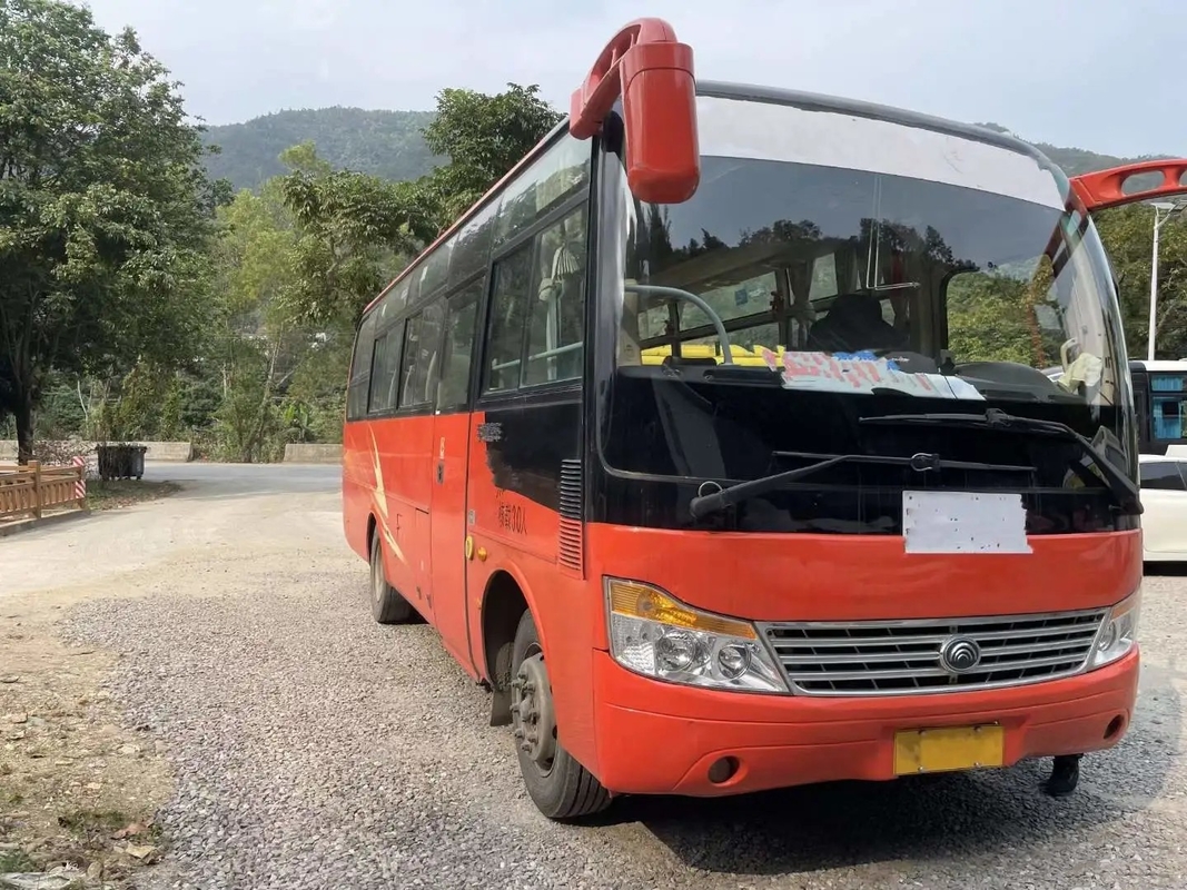 Tweede Handbus 30 Glijdende Venster Front Engine Used Yutong Bus ZK6752D van de Zetels het Externe Slingerende Deur
