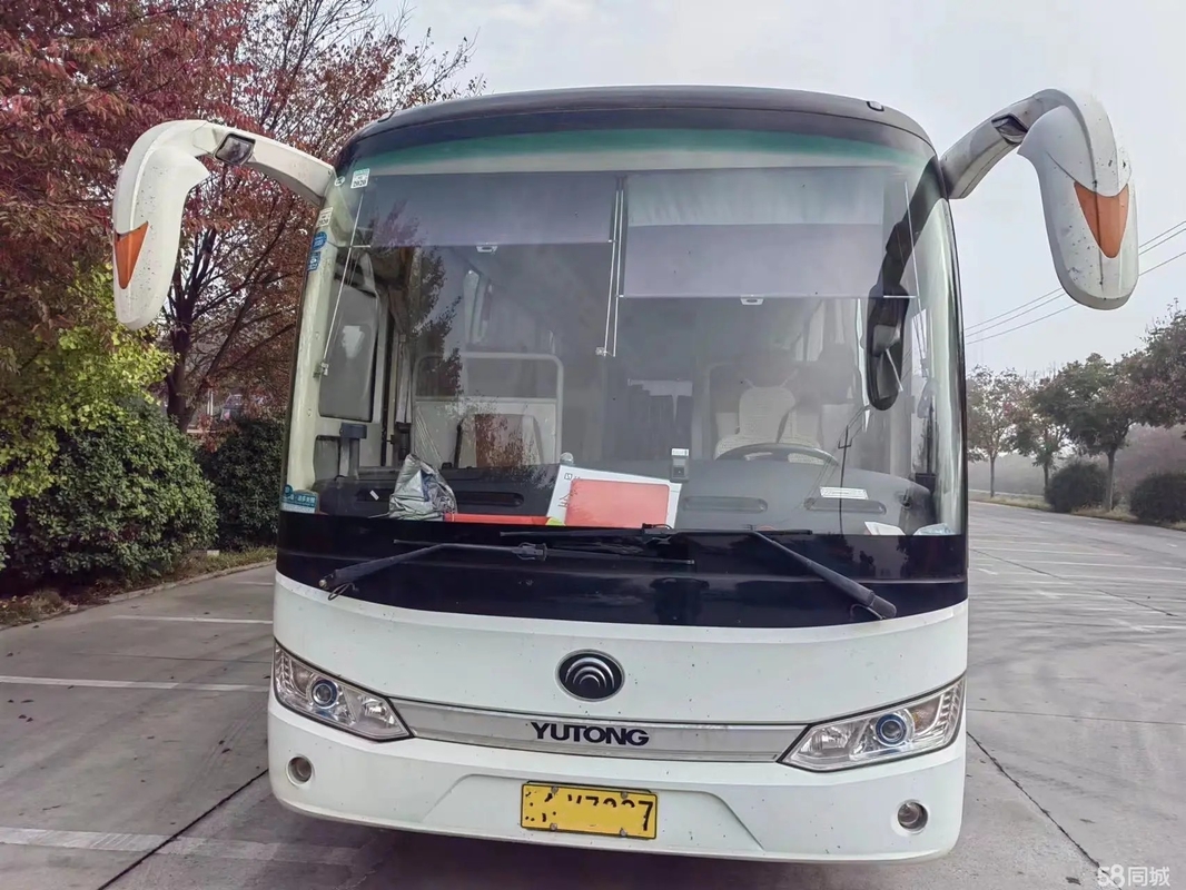 Gebruikte Pendelbus 47 Zetels Yuchai 6 de Airconditioner van de Cilindersmotor 10,7 Meters Tweede Hand Jonge Tong ZK6115