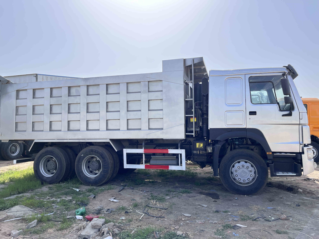 Gebruikte Howo-Vrachtwagens 8 meet 380hp 6 EURO III 10 de Vrachtwagen van de Wielen6×4 Howo Stortplaats ZZ3257 van de Cilindersdieselmotor