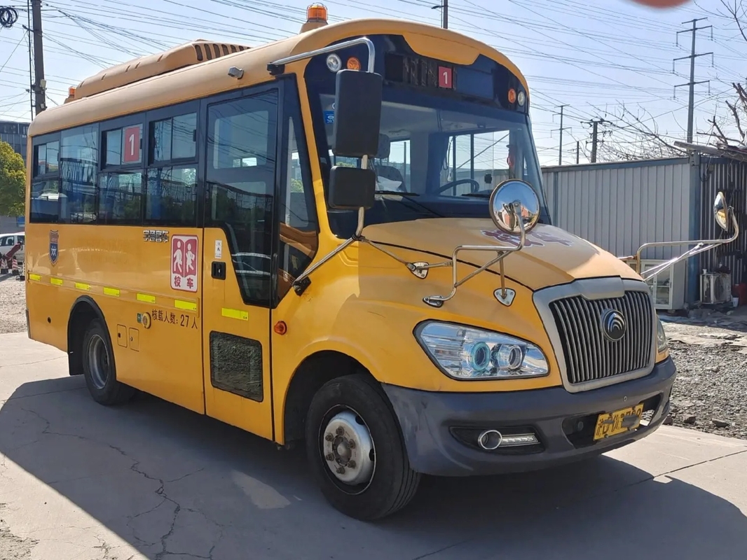 De Bus Gele Kleur 27 de Gebruikte Yutong Bus ZK6609 van de tweede Handschool van Zetelsfront engine sliding window with a/c
