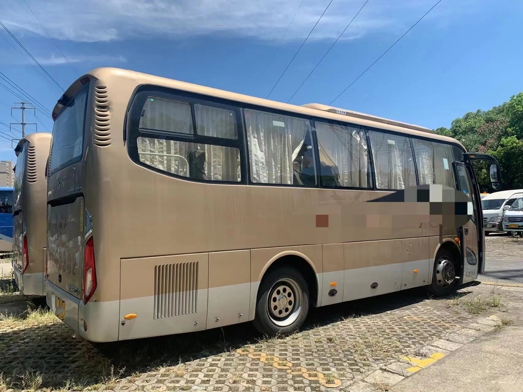 De gebruikte Bus Bus Weichai Engine 34 Gouden Kleur 8 van het Zetels 2018 Jaar meet 2de Hand Kinglong XMQ6802