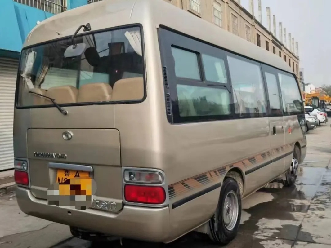 Tweede Hand 17 Seater-Minibus 19 de Externe Slingerende Deur van Zetelsfront engine used kinglong coaster XMQ6606